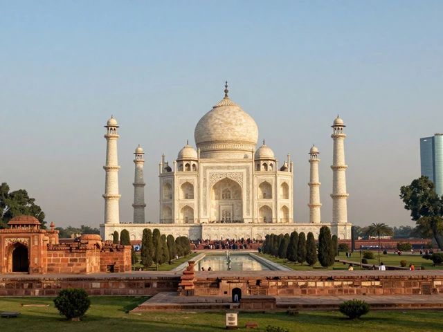 What is the fascinating heritage of India? A guide to monuments, traditions, and living history